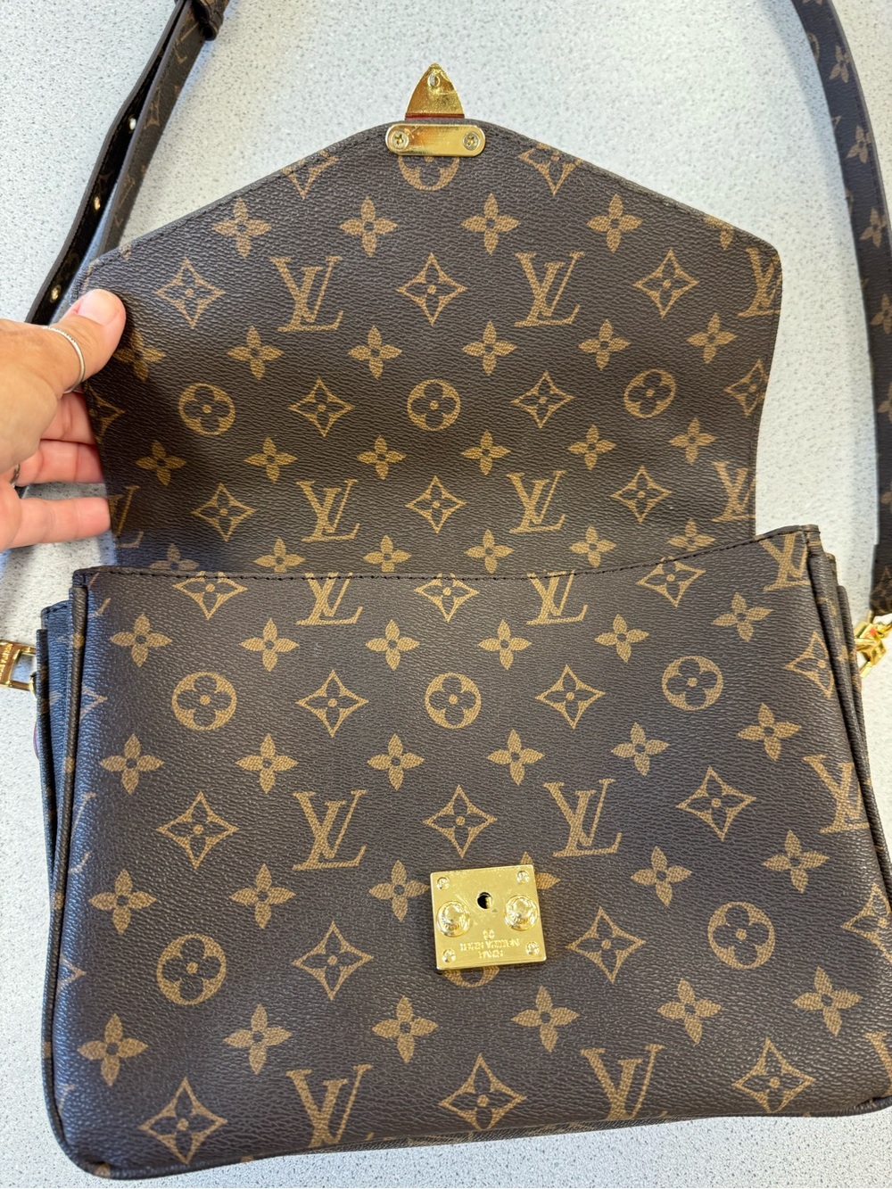 Purse - Picture 2 of 11